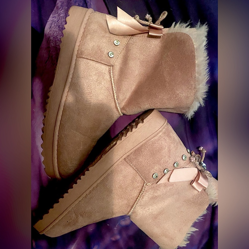 Beautiful Ugg-like Booties in size 7.5/8. Fur inside. Pre-owned condition.